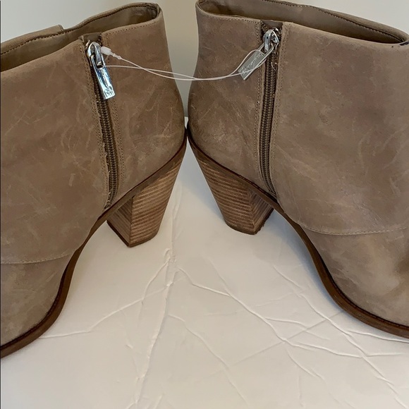 JESSICA SIMPSON  tan buckled short boots size 8. - Picture 6 of 10